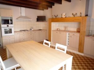 Η κουζίνα ή μικρή κουζίνα στο Gîte de Laurens
