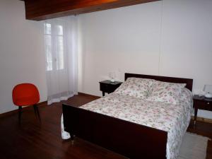 Ένα ή περισσότερα κρεβάτια σε δωμάτιο στο Gîte de Laurens +6 φωτογραφίες