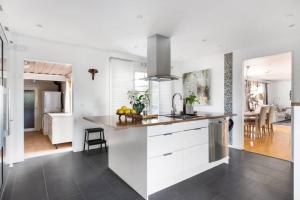 Nhà bếp/bếp nhỏ tại Family & Worker Accommodations in Stockholm