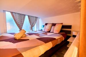 Postel nebo postele na pokoji v ubytování Evasion au centre d Aix loft chic et cosy