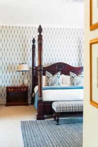 Ένα ή περισσότερα κρεβάτια σε δωμάτιο στο Walkersons Hotel & Spa