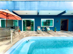 La alberca dentro o cerca de Casa Completa com Piscina Churrasqueira Wi-Fi e Garagem para 2 Carros a 250m da Praia Acomoda 6 Pessoas, com Ar-Condicionado