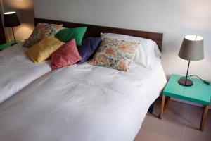 Ένα ή περισσότερα κρεβάτια σε δωμάτιο στο Casa Rural en Cigarral de Villamarta Toledo con piscina y WIFI +21 φωτογραφίες