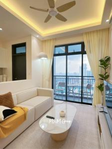 Posezení v ubytování Meldrum Heights Walkable to CIQ By MWM