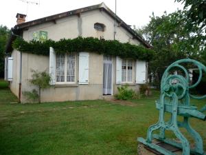 a house with a bench in front of it at Gîte de Peyrusse in Meauzac