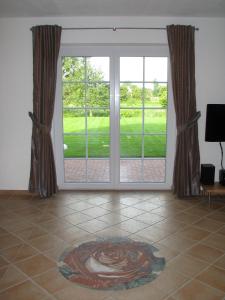 Televiisor ja/või meelelahutuskeskus majutusasutuses Ferienhaus Süderhus Nordstrand