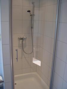 Vannituba majutusasutuses Ferienhaus Süderhus Nordstrand +11 fotot