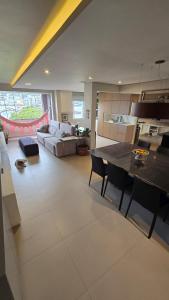 Ένα ή περισσότερα κρεβάτια σε δωμάτιο στο Apartamento próximo à Beira-Mar de Florianópolis