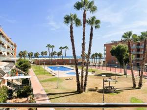 Πισίνα στο ή κοντά στο ENJOY in Beautiful flat in front of the sea and beach