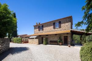 an external view of a house with a gravel driveway at La Fontaccia 10 by VacaVilla in Montiano