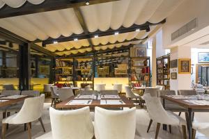 Restoran ili neka druga zalogajnica u objektu Envoy Hotel