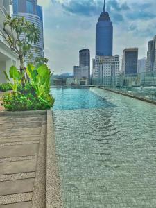 Πισίνα στο ή κοντά στο Happy Stay At Quill Residence KLCC