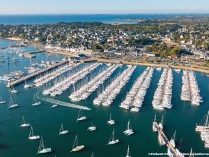 an aerial view of a marina with boats in the water at Appartement 3 pièces à La Trinité-sur-Mer avec parking, 4 pers., vue sur port - FR-1-477-99 in La Trinité-sur-Mer