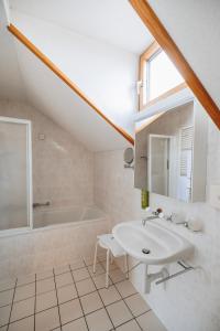 Koupelna v ubytování ODELYA - Stadthotel im Park