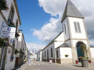 a small white church with a steeple on a street at Appartement moderne 2P lumineux à Étel avec parking - FR-1-479-194 in Étel +7 photos