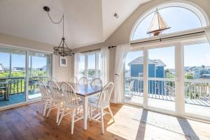 Afbeelding uit fotogalerij van Downtime Abbey - D3654 in Bayberry Bluffs