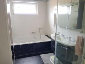 Koupelna v ubytování Xxl Monteurswohnung für 8 Personen