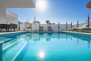 Swimmingpoolen hos eller tæt på Princess Anne Luxury Villa - Large Pool