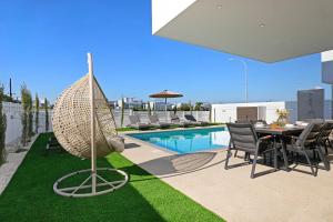 Swimmingpoolen hos eller tæt på Princess Anne Luxury Villa - Large Pool