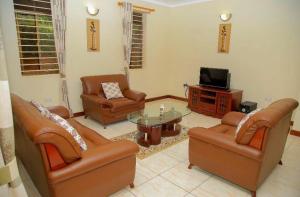 Posezení v ubytování Calm Suites Kampala + 8 fotografií
