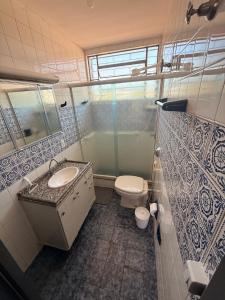 a bathroom with a sink and a toilet at Casa do Mauro in Foz do Iguaçu