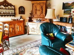 Posezení v ubytování Ferienwohnung Chalet Wiedfluh In Waldbreitbach