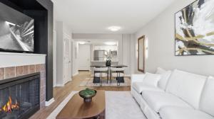 Χώρος καθιστικού στο North Bethesda - Luxe Apartment +3 φωτογραφίες