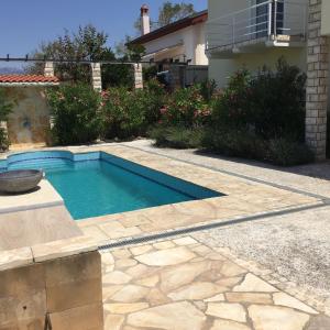 Bassein majutusasutuses Charmantes Studio Mit Balkon Und Pool või selle lähedal