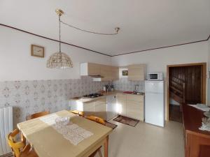 Køkken eller tekøkken på Casa Carmen a Vinigo + 18 billeder