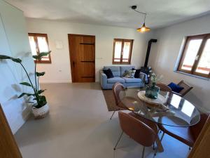 a living room with a glass table and a couch at Modernes Ferienhaus Robinson In Dobropoljana in Dobropoljana