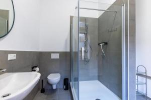 Un baño de Modern apartment in a central location