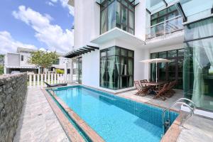 Πισίνα στο ή κοντά στο Luxury Villa Putrajaya 18 - Smarthome