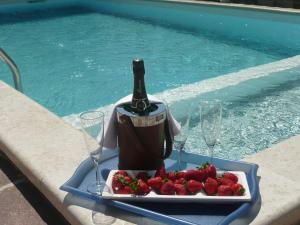 Bassein majutusasutuses Ferienhaus Mit Beheiztem Pool Und Meerblick või selle lähedal