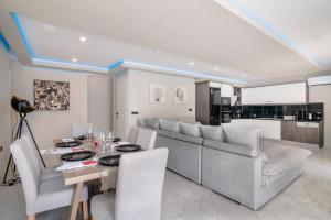 a living room with a table and a couch at Rua Luxury Villa in Alykes