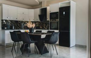 Kuchyň nebo kuchyňský kout v ubytování Mat Luxury Villa + 33 fotografií