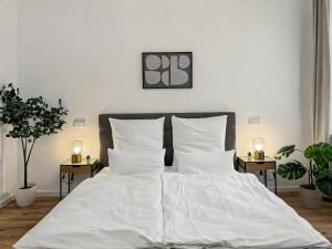 Voodi või voodid majutusasutuse Stuck-Denkmal-Apartment zentral in Krefeld mit hohen Decken toas