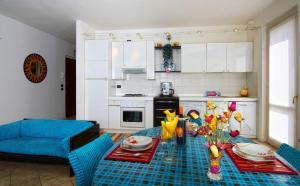 Köök või kööginurk majutusasutuses Türkisfarbenes Haus Mit Fantastischer Aussicht