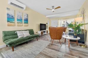 Μια τηλεόραση ή/και κέντρο ψυχαγωγίας στο Covare #5 - Walk to St Pete Beach & Restaurants!