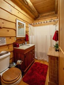 Ένα μπάνιο στο The Log Cabin +14 φωτογραφίες