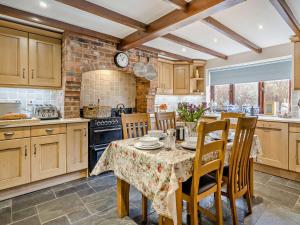 Köök või kööginurk majutusasutuses 5 Bed in Ennerdale SZ529