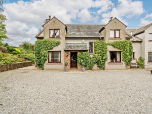 Hoone, kus puhkemaja asub