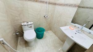 Vannituba majutusasutuses Luxury 1BR Apartment in Sukkur & River View Balcony Near Military Road-1st