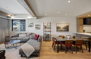 Χώρος καθιστικού στο Jackson Hole - Arts District West #203