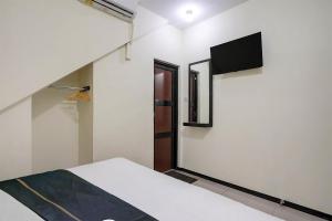 Μια τηλεόραση ή/και κέντρο ψυχαγωγίας στο Collection O near Fanindo formerly Sena Inn