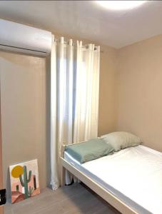 Ένα ή περισσότερα κρεβάτια σε δωμάτιο στο Ashirah Guest House