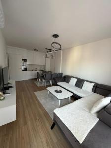 Χώρος καθιστικού στο Erina Luxury Apartments - Free Parking