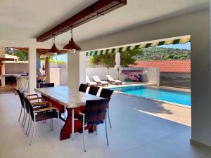 Bazén v ubytování Charmante Und Luxuriöse Villa La Casa Del Capitano nebo v jeho okolí