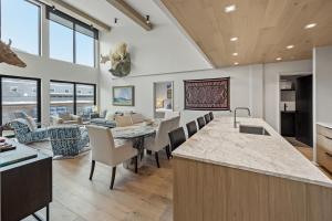 Χώρος καθιστικού στο Jackson Hole - Arts District West #301 +32 φωτογραφίες