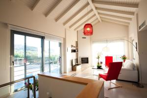 Posezení v ubytování Villa Levantes Ferienhaus In Mithimna Mit Pool + 8 fotografií