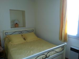 Ένα ή περισσότερα κρεβάτια σε δωμάτιο στο La Glycine